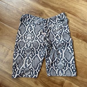Lici Fit v-scrunch short